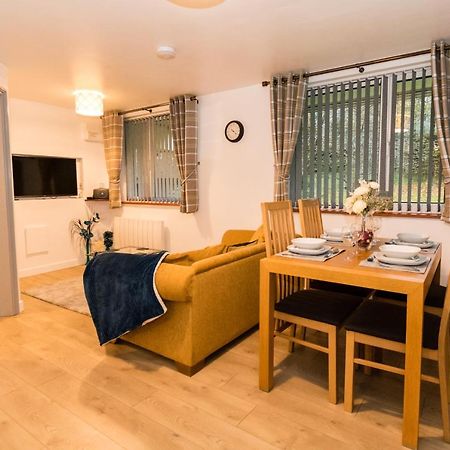 1 Bedroom Newton Apartment L Free Parking L Wigan Royal Infirmary L Haigh Hall L Central Location Bagian luar foto
